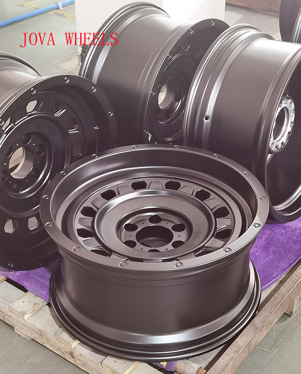 Toyota Hilux deep‑dish forged off‑road wheels